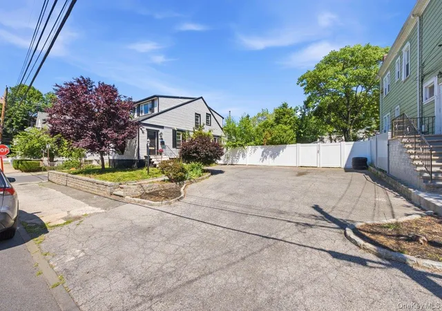 Photo 3 of Sale Pending at 172 Crescent Pl, Yonkers, NY 10704 | MLS# 1018100 | Listing updated on 2026-07-16