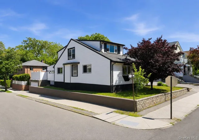 Photo 4 of Sale Pending at 172 Crescent Pl, Yonkers, NY 10704 | MLS# 1018100 | Listing updated on 2026-07-16