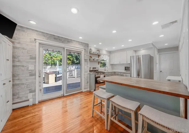 5th image of 14 Benmor Ct, Oyster Bay, NY 11803 | MLS# 1018120