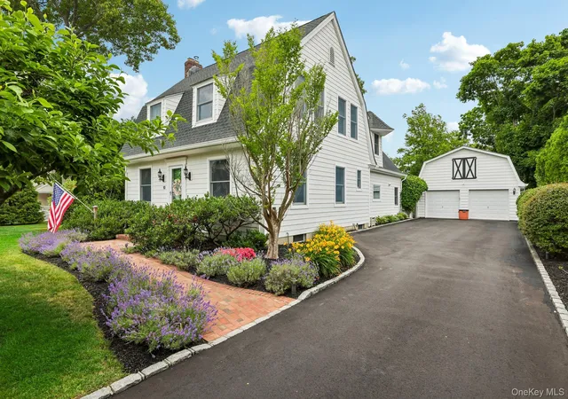 1st image of 10 Boyd Ave, Bay Shore, NY 11706 | MLS# 1018121