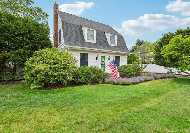 3rd image of 10 Boyd Ave, Bay Shore, NY 11706 | MLS# 1018121