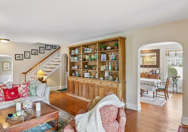 4th image of 10 Boyd Ave, Bay Shore, NY 11706 | MLS# 1018121