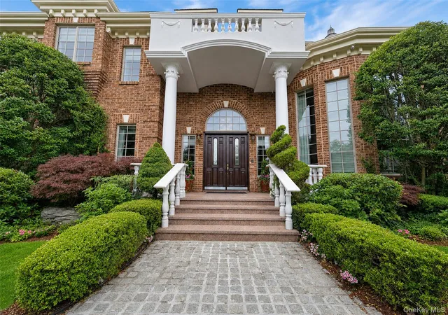 Photo 2 of Mansion for sale at 6 Boxwood Way, Manhasset, NY 11030 | MLS# 1018123 | Listing updated on 2026-07-01