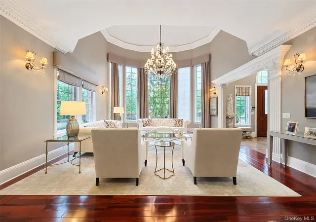 Photo 3 of Single family home for sale at 6 Boxwood Way, Manhasset, NY 11030 | MLS# 1018123 | Listing updated on 2026-07-01