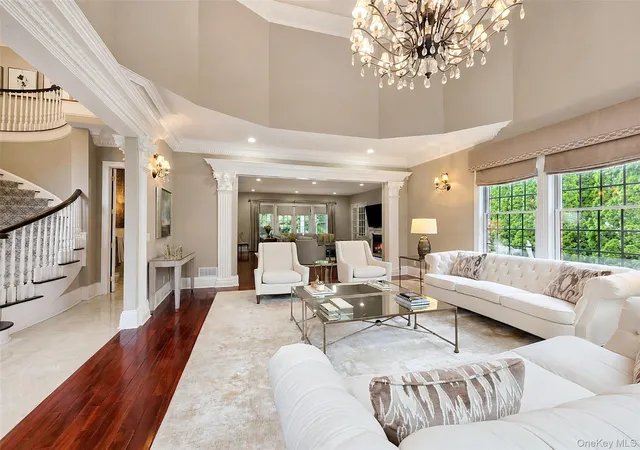 Photo 4 of Single family home for sale at 6 Boxwood Way, Manhasset, NY 11030 | MLS# 1018123 | Listing updated on 2026-07-01