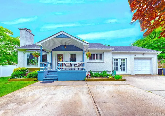 Photo 4 of Single family home for sale at 8 Van Cedar St SE #8, Islip, NY 11717 | MLS# 1018126 | Listing updated on 2026-10-07