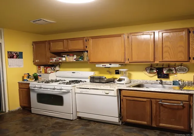 Listing Photo 4 - Condo for sale in building located at 51-09 99Th St, Corona, NY 11368 - Unit #12C