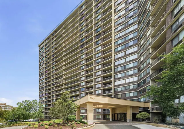 1st image of 2 Bay Club Dr #6F, Bayside, NY 11360 | MLS# 1018130