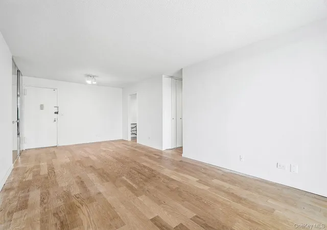 5th image of 2 Bay Club Dr #6F, Bayside, NY 11360 | MLS# 1018130