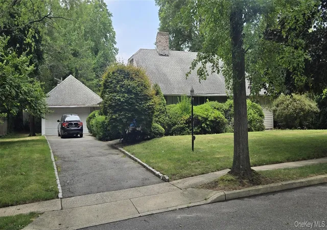 1st image of 65 Saddle Ln, Roslyn Heights, NY 11577 | MLS# 1018137