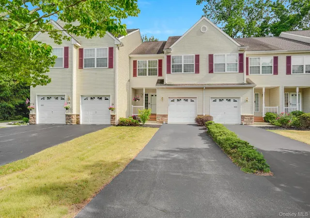 Listing Photo 4 - Condo for sale in building located at 4003 Ridgecrest Dr, Wappingers Falls, NY 12590