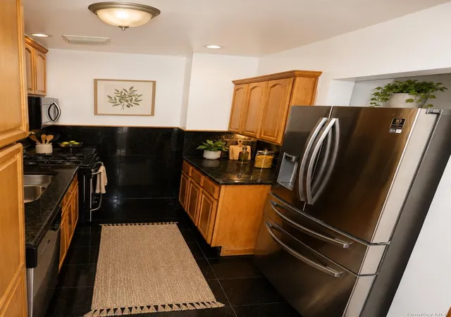 Listing Photo 5 - Condo for sale in building located at 11403 111th Ave, New York, NY 11420