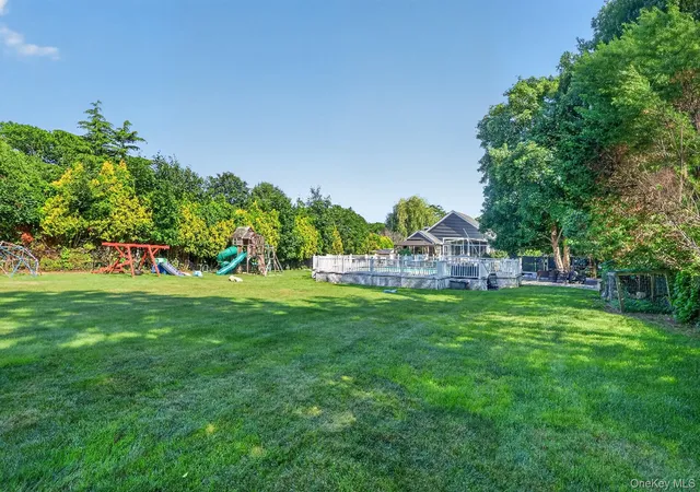 4th image of 17 Woodlawn Ave, East Moriches, NY 11940 | MLS# 1018159