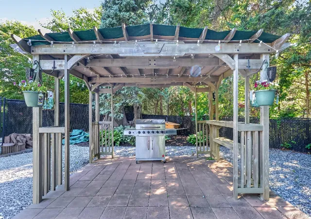 5th image of 17 Woodlawn Ave, East Moriches, NY 11940 | MLS# 1018159
