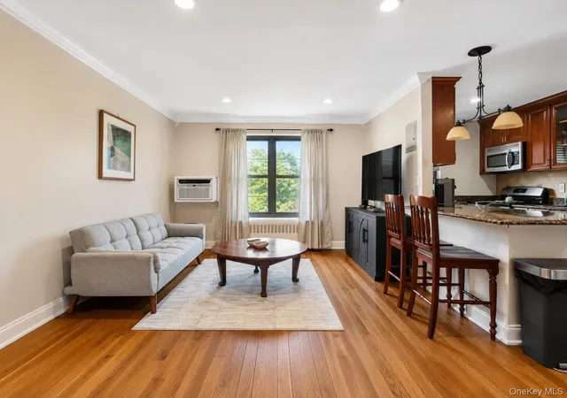 Homes for sale in North Hempstead, NY | 6 W Mill Dr #3B, North Hempstead, NY 11021 | MLS# 1018162