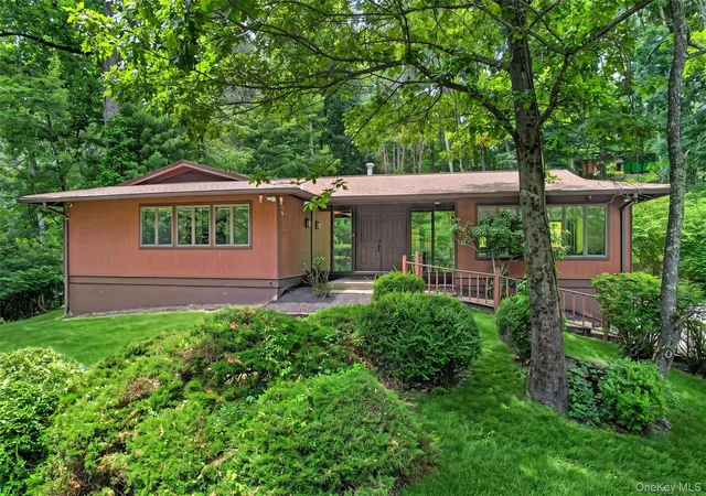 Homes for sale in Haverstraw, NY | 9 Tamarack Lane, Haverstraw, NY 10970 | MLS# 1018172