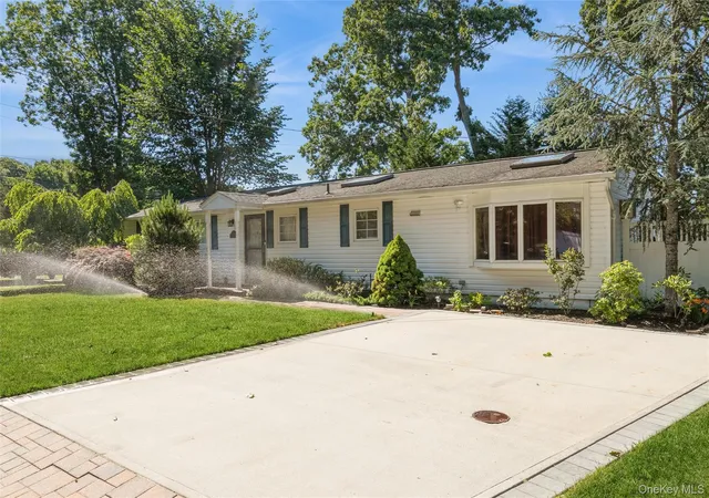 2nd image of 26 Huxley Ln, Brookhaven, NY 11779 | MLS# 1018176