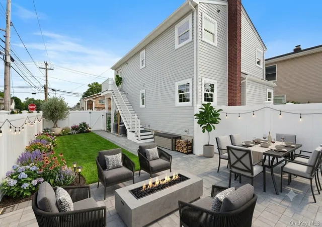 Listing Photo 5 - Condo for sale in building located at 3914 Waverly Ave, Hempstead, NY 11783