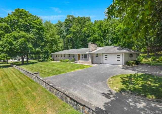 Homes for sale in Poughkeepsie (town), NY | 21 Vail Rd, Poughkeepsie (town), NY 12603 | MLS# 1018187