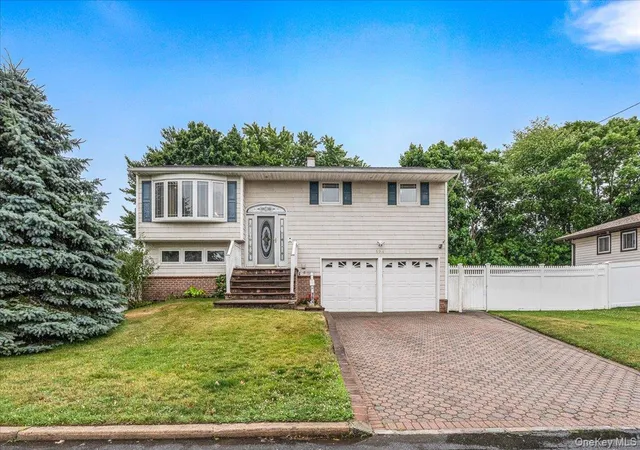 1st image of 194 Missouri Ave, Bay Shore, NY 11706 | MLS# 1018191