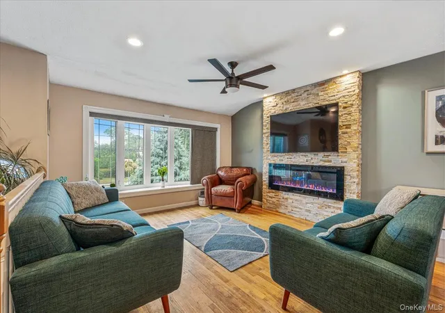 2nd image of 194 Missouri Ave, Bay Shore, NY 11706 | MLS# 1018191