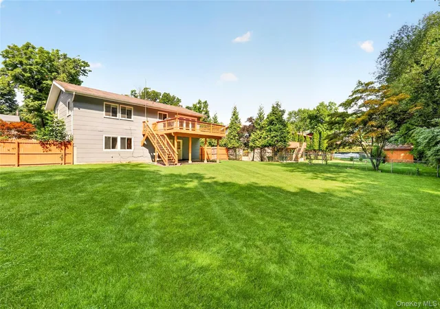 Photo 4 of Single family home for sale at 10 Lighthouse Ct, Tomkins Cove, NY 10986 | MLS# 1018201 | Listing updated on 2026-08-29