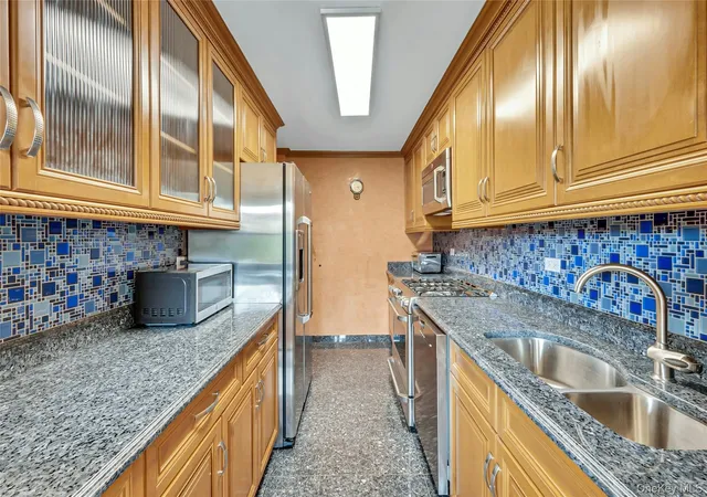 3rd image of 555 Kappock St #9J, New York, NY 10463 | MLS# 1018216