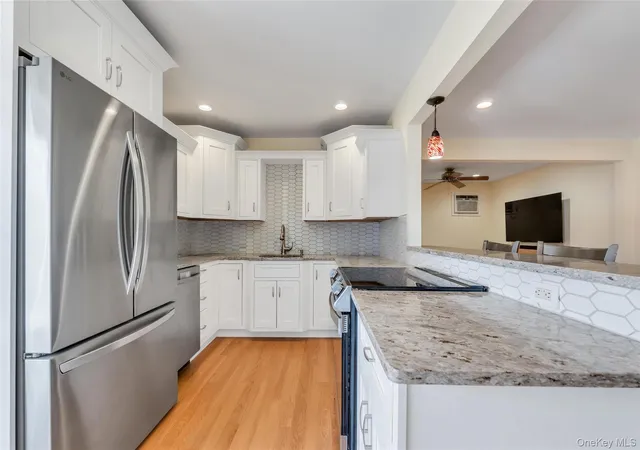 4th image of 71 Singingwood Dr, Islip, NY 11741 | MLS# 1018221