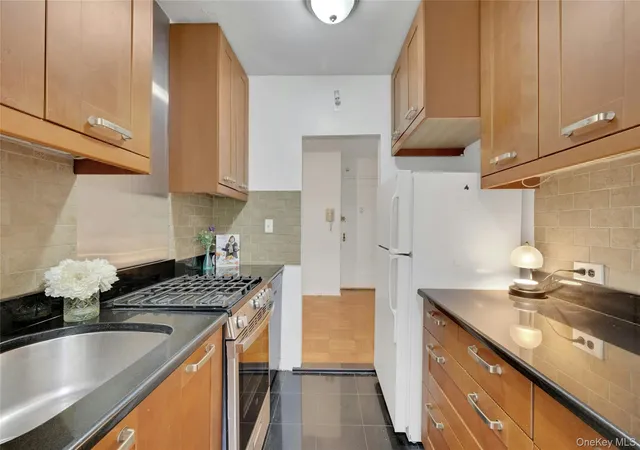 Photo 3 of House for sale at 735 Kappock St #2F, New York, NY 10463 | MLS# 1018228 | Listing updated on 2026-10-06