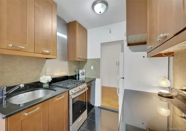 Photo 4 of House for sale at 735 Kappock St #2F, New York, NY 10463 | MLS# 1018228 | Listing updated on 2026-10-06
