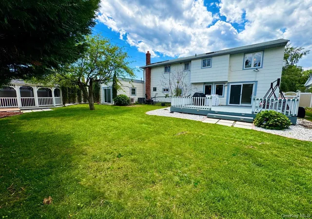 Photo 4 of Single family home for sale at 62 Walnut Rd, Inwood, NY 11096 | MLS# 1018236 | Listing updated on 2026-09-01