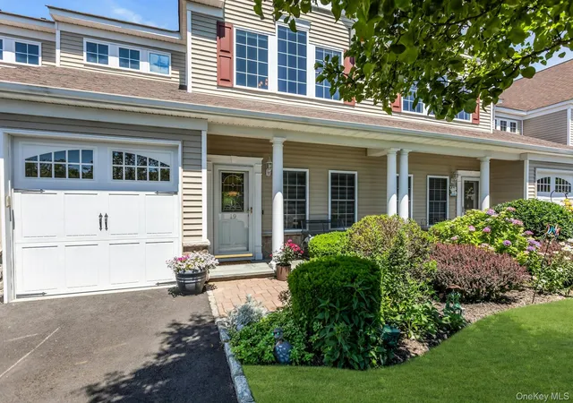 1st image of 19 Meadow Ct, Oakdale, NY 11769 | MLS# 1018249