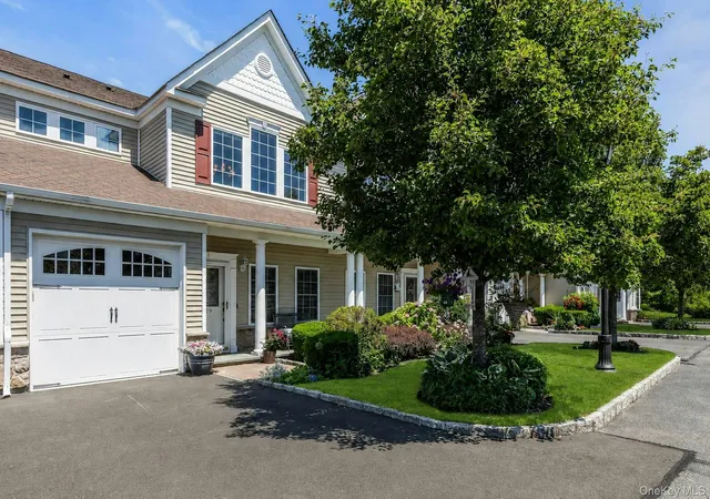 3rd image of 19 Meadow Ct, Oakdale, NY 11769 | MLS# 1018249