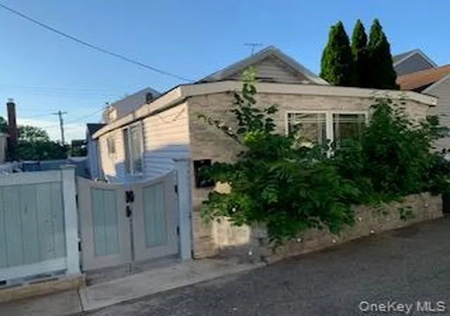 Photo 1 of House for sale at 170 D Edgewater Park #170 D, New York, NY 10465 | MLS# 1018261 | Listing updated on 2026-09-29