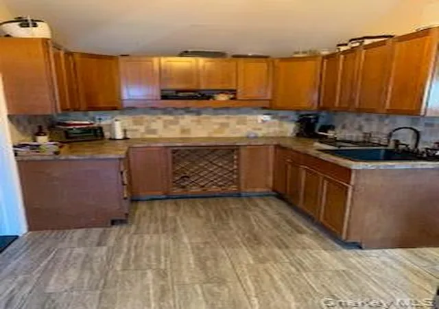 Photo 3 of House for sale at 170 D Edgewater Park #170 D, New York, NY 10465 | MLS# 1018261 | Listing updated on 2026-09-29