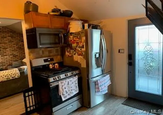 Photo 4 of House for sale at 170 D Edgewater Park #170 D, New York, NY 10465 | MLS# 1018261 | Listing updated on 2026-09-29