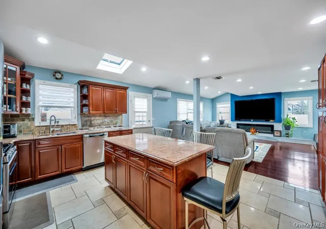 4th image of 6 Garden Cir, Syosset, NY 11791 | MLS# 1018262