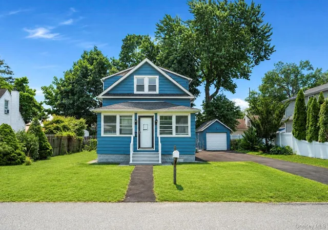 2nd image of 26 Flanders Pl, West Babylon, NY 11704 | MLS# 1018271