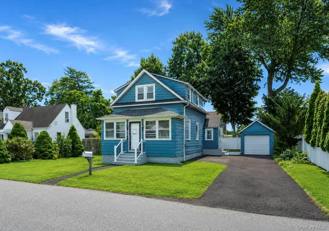 3rd image of 26 Flanders Pl, West Babylon, NY 11704 | MLS# 1018271