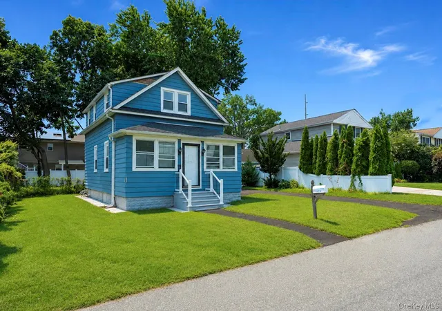 4th image of 26 Flanders Pl, West Babylon, NY 11704 | MLS# 1018271