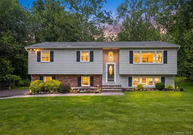 Homes for sale in Clarkstown, NY | 11 Nuthatch Ln, Clarkstown, NY 10994 | MLS# 1018278