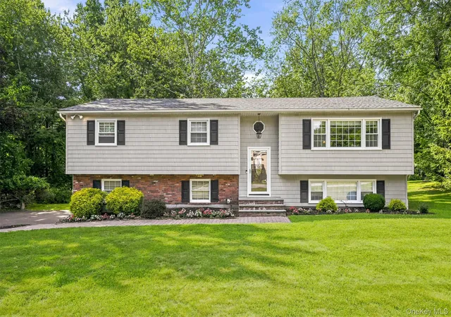 Homes for sale in Clarkstown, NY | 11 Nuthatch Ln, Clarkstown, NY 10994 | MLS# 1018278