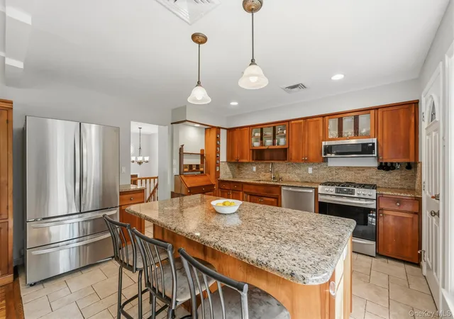 Homes for sale in Clarkstown, NY | 11 Nuthatch Ln, Clarkstown, NY 10994 | MLS# 1018278