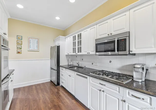 Photo 4 of Sale Pending at 150 High St, North Hempstead, NY 11596 | MLS# 1018289 | Listing updated on 2026-08-01