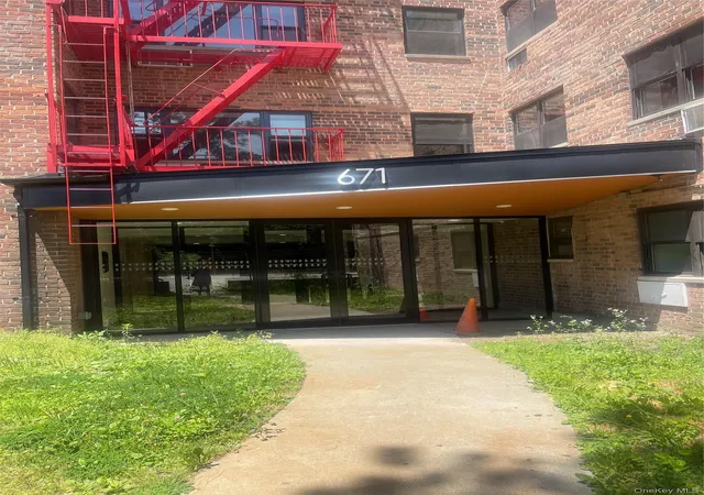 1st image of 671 Bronx River Rd #4G, Yonkers, NY 10704 | MLS# 1018314