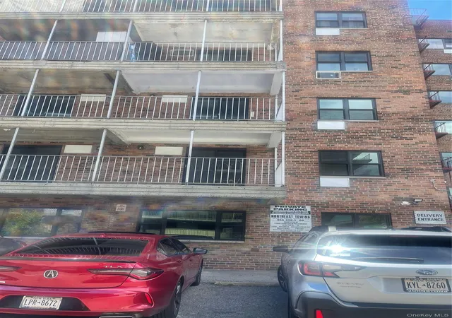 3rd image of 671 Bronx River Rd #4G, Yonkers, NY 10704 | MLS# 1018314