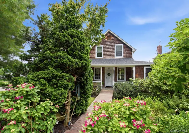 Photo 3 of Sale Pending at 33 Prospect Rd, Huntington, NY 11721 | MLS# 1018315 | Listing updated on 2026-08-04
