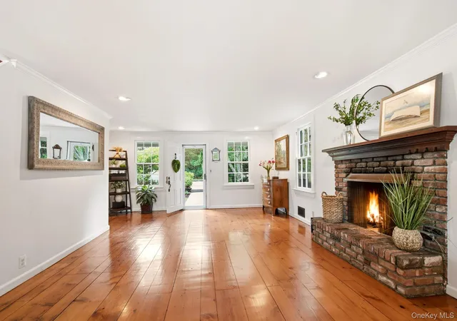 Photo 4 of Sale Pending at 33 Prospect Rd, Huntington, NY 11721 | MLS# 1018315 | Listing updated on 2026-08-04