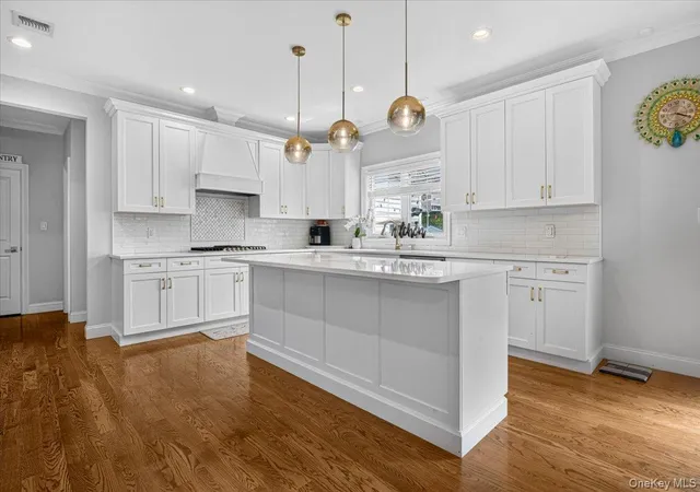 5th image of 84 Choir Ln, Hempstead, NY 11590 | MLS# 1018321