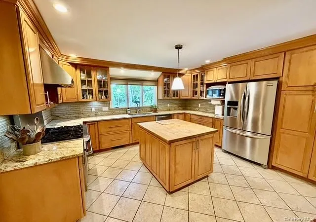 Photo 4 of Sale Pending at 1060 Case's Ln Ext, Cutchogue, NY 11935 | MLS# 1018327 | Listing updated on 2026-08-09